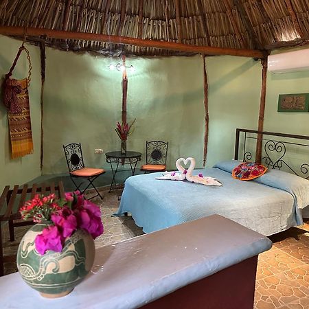 The Pickled Onion B&B And Restaurant Uxmal Santa Elena Eksteriør bilde