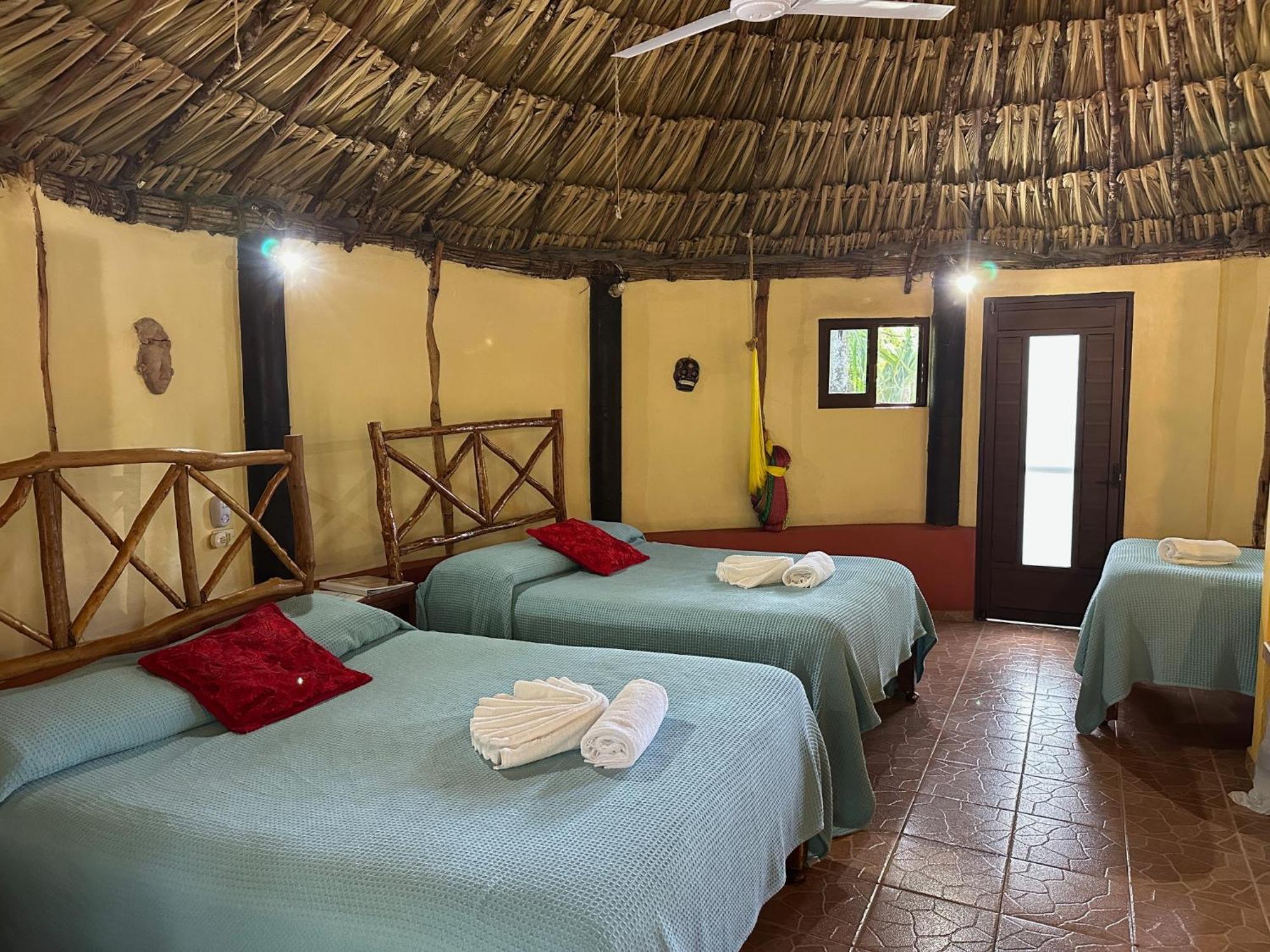 The Pickled Onion B&B And Restaurant Uxmal Santa Elena Eksteriør bilde
