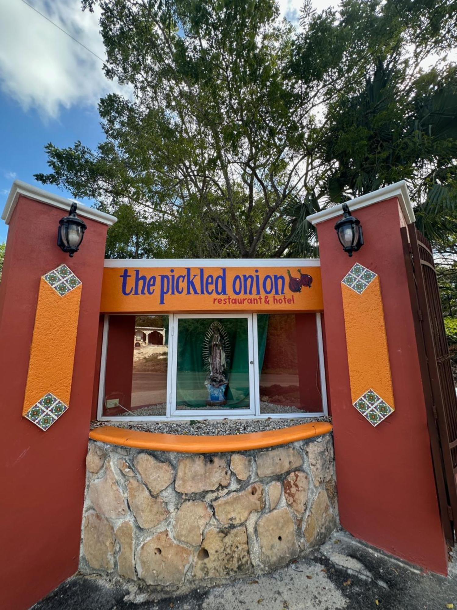 The Pickled Onion B&B And Restaurant Uxmal Santa Elena Eksteriør bilde