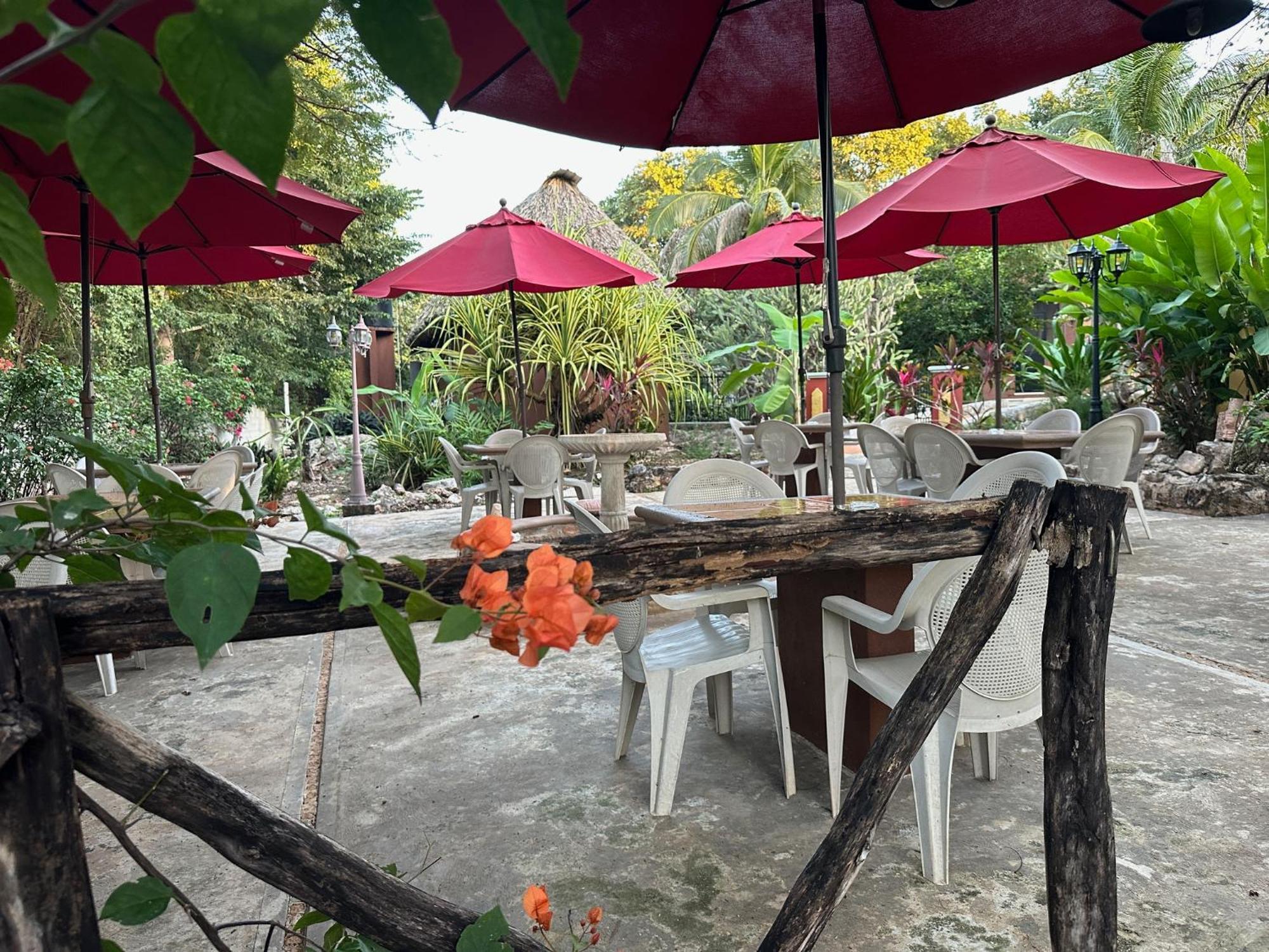 The Pickled Onion B&B And Restaurant Uxmal Santa Elena Eksteriør bilde