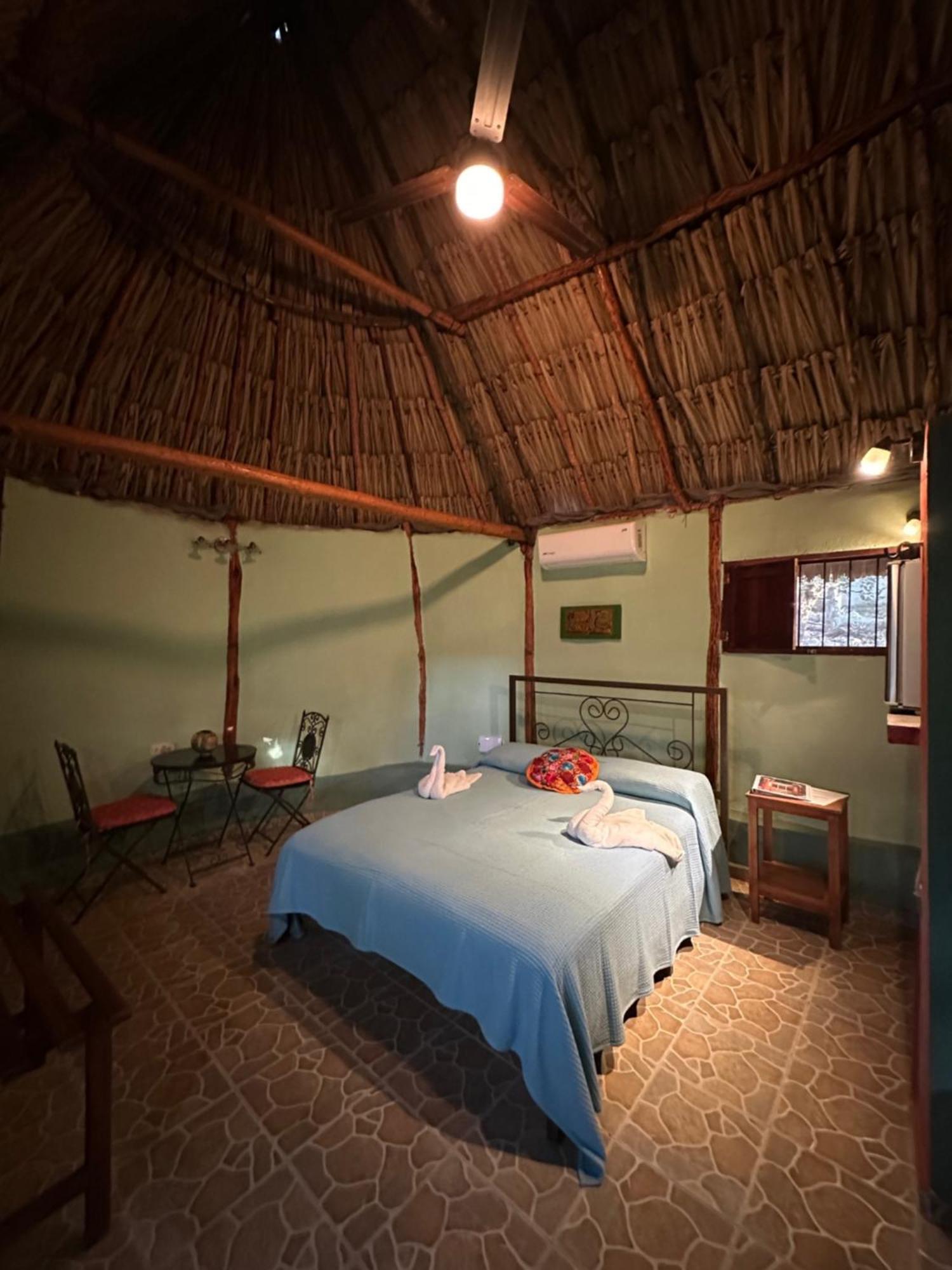 The Pickled Onion B&B And Restaurant Uxmal Santa Elena Eksteriør bilde