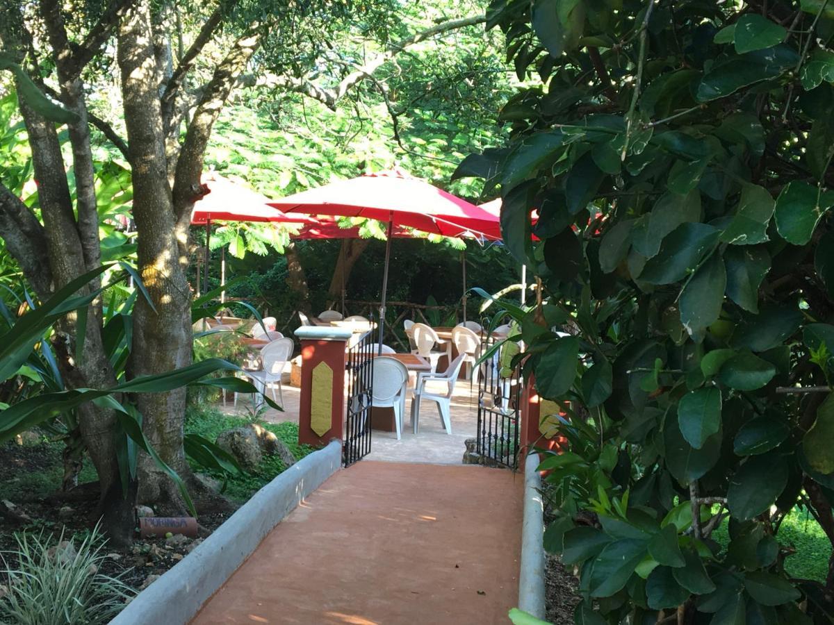 The Pickled Onion B&B And Restaurant Uxmal Santa Elena Eksteriør bilde
